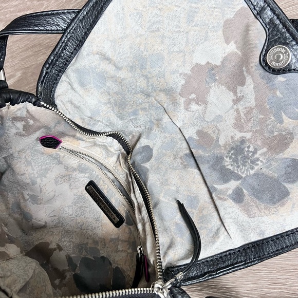 Elliott Lucca black lattice leather shoulder bag. - Picture 4 of 5